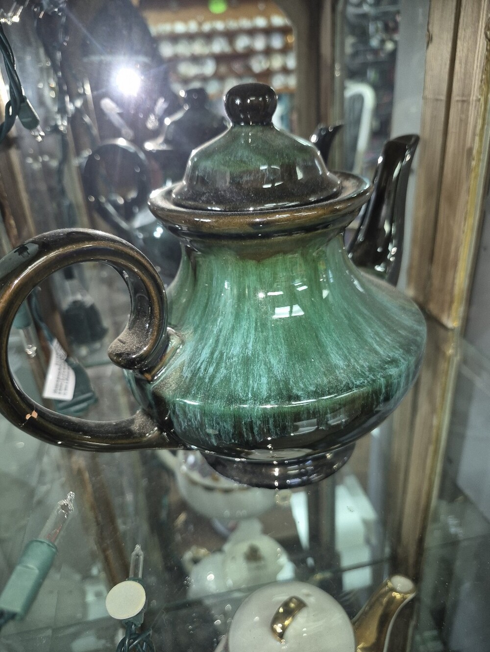 Green Ceramic Teapot with Lid - Elegant Gloss Finish